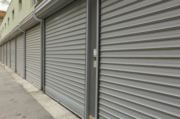 Installation de rideau métallique